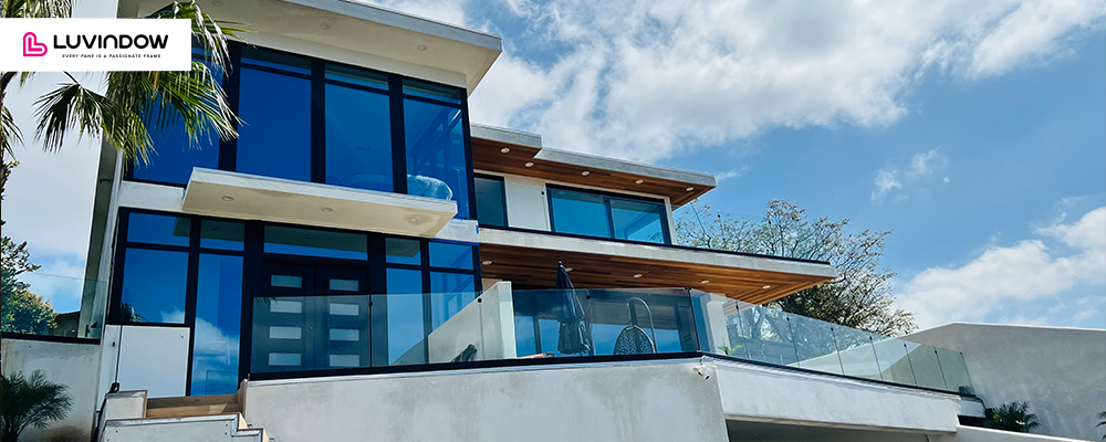 The Advantages of Modern Glass Fences: Types and Tips for Choosing a Quality Glass Fence